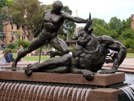 Sydney - Fontijn met Beeldengroep in Hydepark