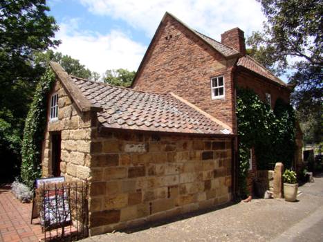 Melbourne - Cookscottage in Fitzroy Gardens.