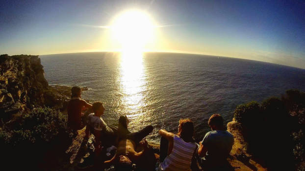 Manly - Na een nacht stappen de zon zien opkomen op de cliffs van north head in manly, Sydney