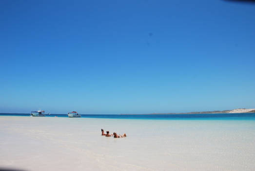 Western Australia - Chillen with the girls