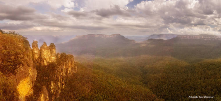 Blue Mountains - Hazy view