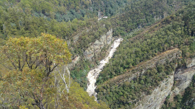 Tasmanië - Krachtige rivierstroom