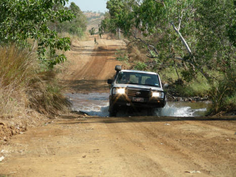 Western Australia - Gibb River Road-klein riviertje oversteken