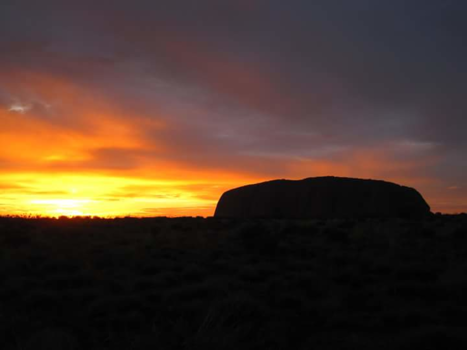 Uluru (Ayers Rock) - Zonsopgang met bewolking