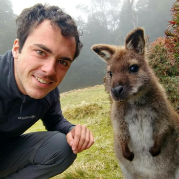 Tasmanië - Selfie with a wild Walibi near my tent