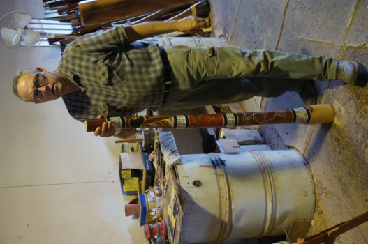 Reisroute dwars door de Outback - Maker van de digeridoo's
