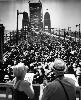 Sydney - The opening of the Tower Bridge in Sydney, we were there!