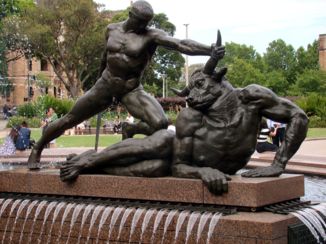 Sydney - Fontijn met Beeldengroep in Hydepark