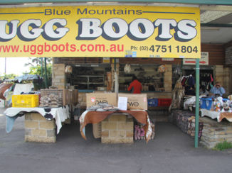 Australie - De beroemde Uggs langs de weg te koop.