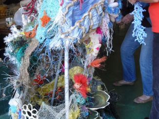 Australie - Kunstwerk gemaakt van Rubbish uit de oceaan, gemaakt door Marion Gaemers uit Townsville