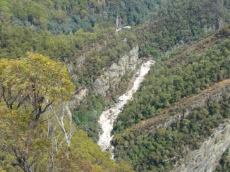 Tasmanië - Krachtige rivierstroom