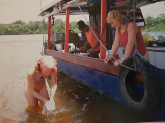 Sawadee - Wassen in de surinamerivier