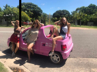 Australie - Pink cars Magnetic Island